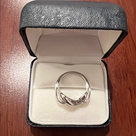 Jane Seymour Open Hearts Sterling Silver Ring - Picture 3 of 4